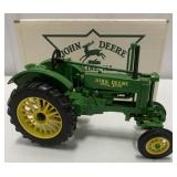 1/16 Scale John Deere BW-40 Tractor with Box