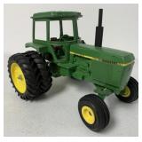 1/16 Ertl John Deere Tractor