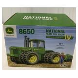 1/32 JD 8650 Tractor in box