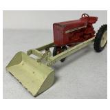 1/16 Ertl International Tractor w/ Loading Bucket