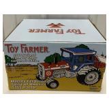 1/16 MF 1155 Tractor Spirit of America w/box