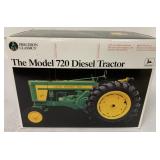 Precision Classics 10 JD 720 Tractor/Box