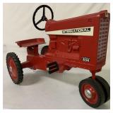 Ertl IH Farmall 856 Pedal Tracto, repainted