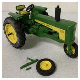 1/16 John Deere 530 Tractor