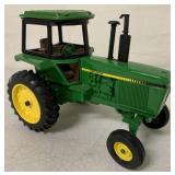 Ertl 1/16 John Deere Tractor