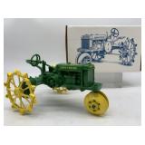 1/16 JD General Purpose Wide-Tread Tractor