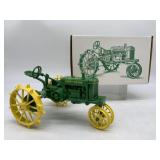 1/16 JD P Tractor w/box