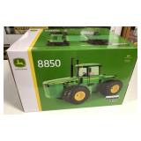 1/16 Prestige Select John Deere 8850 Tractor