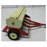 1/16 International Grain Drill