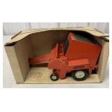 1/16 Avco New Idea Bale King Round Baler in box