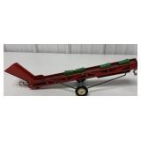1/16 Ertl Hay Elevator
