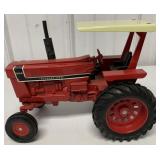 1/16 Ertl International 1066 Tractor