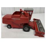 1/20 Ertl Massey Ferguson 760 Combine
