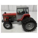 1/20 Massey Ferguson 699 Tractor