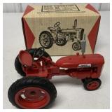 1/16 Farmall 230 Tractor w/box; ser. #0229