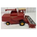 1/20 Ertl Massey Ferguson 760 Combine