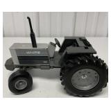 1/16 White 700 Tractor