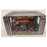 1/16 Case IH Farmall 460 Restoration Tractor