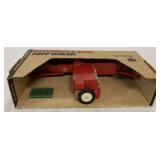1/16 Ertl International Hay Baler