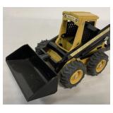 1/16 Ertl New Holland Skid Steer/Loader