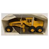 1/16 Ertl John Deere 772B Grader