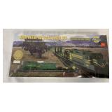 Athearn John Deere HO Scale Train set in box