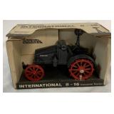 1/16 International 8-16  Kerosene Tractor in box