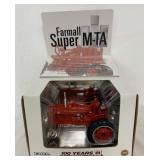 1/16 Ertl Farmall Super M-TA Red Tractor