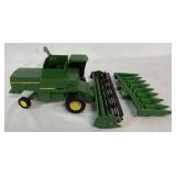 1/24 Ertl John Deere Titan II Combine w/2 heads