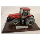 1/16 Ertl Case IH Magnum MX270 Tractor w/base