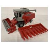 1/32 Massey Ferguson 850 Combine & Picker