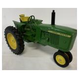 1/16 John Deere Tractor
