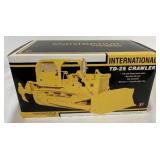 1/25 International TD-25 Crawler in box
