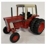 1/16 International 1586 Tractor