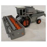 1/32 Ertl Gleaner L3 Combine