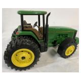 1/16 Ertl John Deere 8400 w/cab & duals