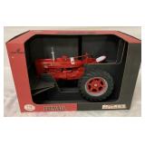 1/8 McCormick Farmall Super M-TA in box