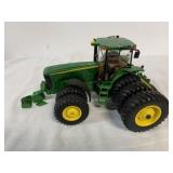 1/16 Ertl John Deere 8520 Tractor