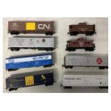 8 HO scale train cars and cabooses