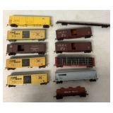 11 HO train cars