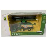 1/64 Ertl John Deere X9 1100 Combine in box