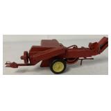 1/16 Ertl New Holland Baler with bale kicker