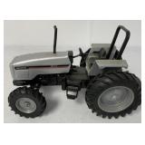 1/16 Scale Models White 6810 Tractor
