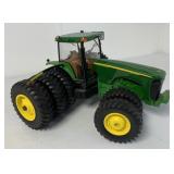 1/16 Ertl John Deere 8520 Tractor