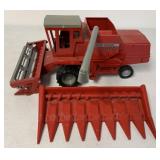 1/16 Ertl Massey Ferguson 860 Combine
