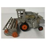 1:32 scale Ertl Allis-Chalmers Gleaner
