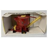 1/16 Ertl New Holland Grinder-Mixer in box