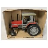 1/16 Ertl Massey Ferguson 3070 Tractor in box