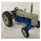 1/16 Ertl  Ford 5000 Tractor