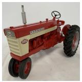 1/8 Farmall 560 Tractor